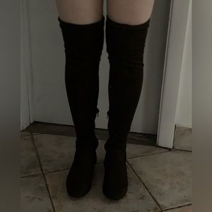 Aldo’s woman’s over the knee olive color microsuede boots size 7.5